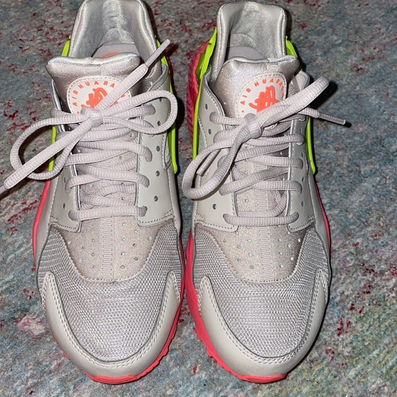 Women’s Nike Huarache Desert Sand Volt-Hot Punch (W) - Size 9 - Picture 4 of 9